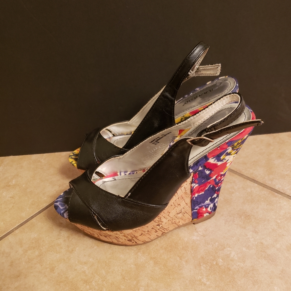 Black wedges